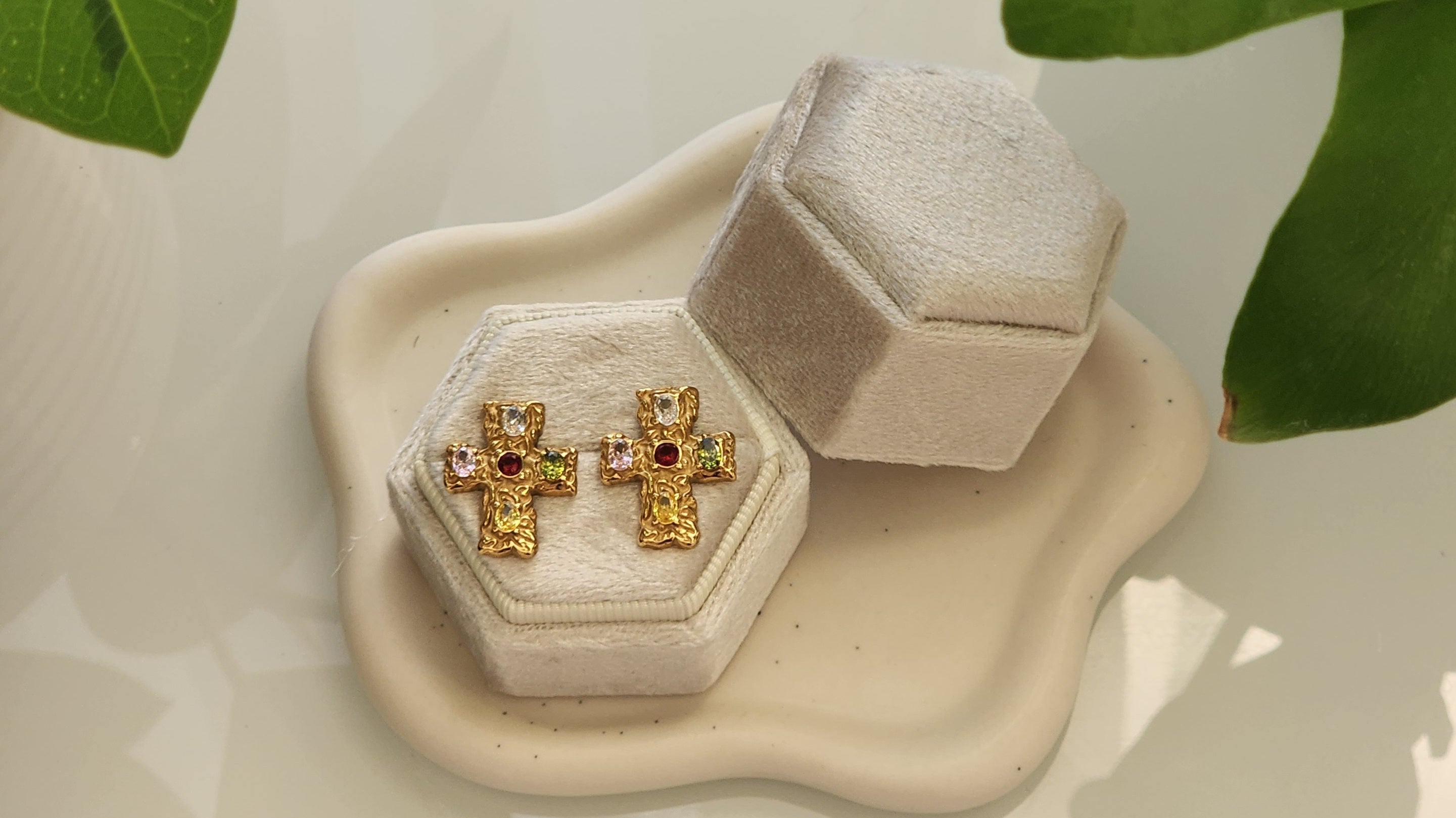 How to Style Stainless Steel Jewelry?